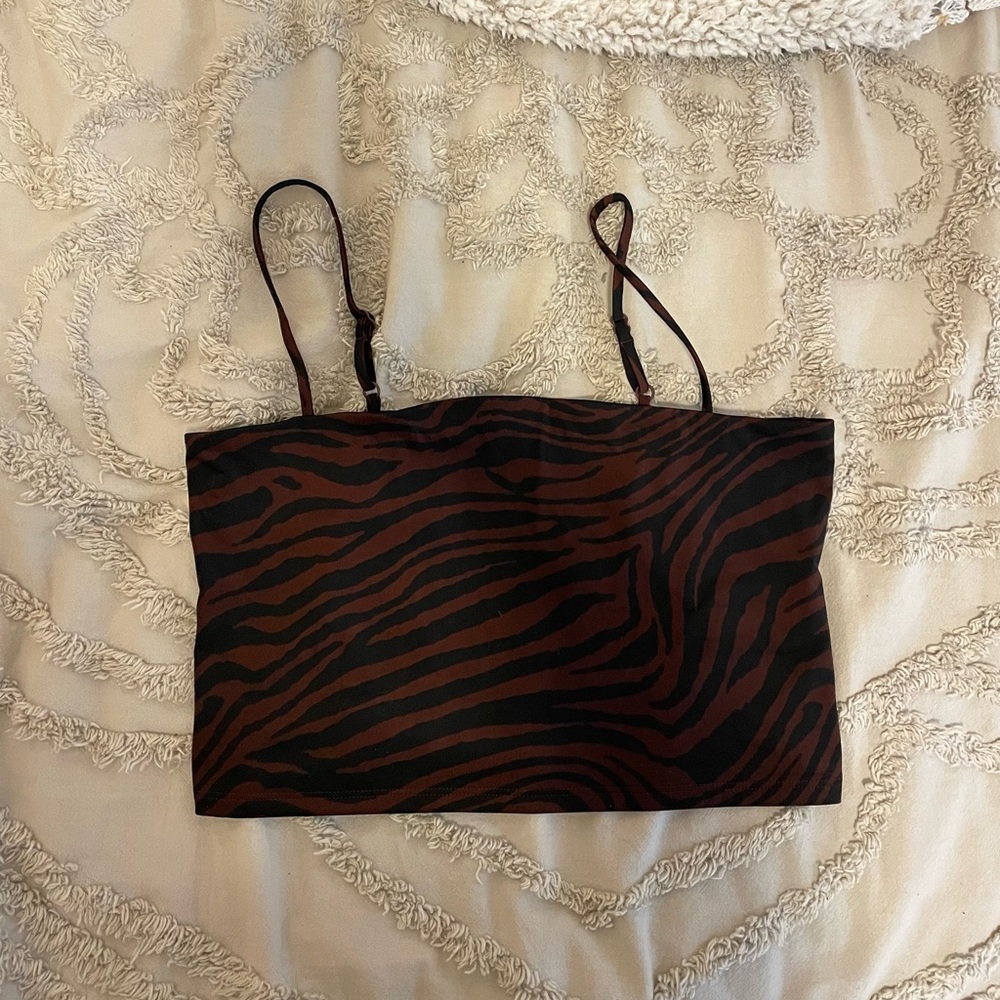 NWOT Express body contour zebra crop top cami (M)